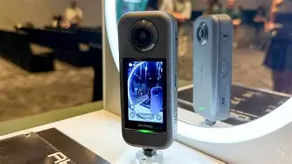 Head-to-Head: Akaso 360 vs Panasonic Lumix S1 Ii (Detailed Comparison)